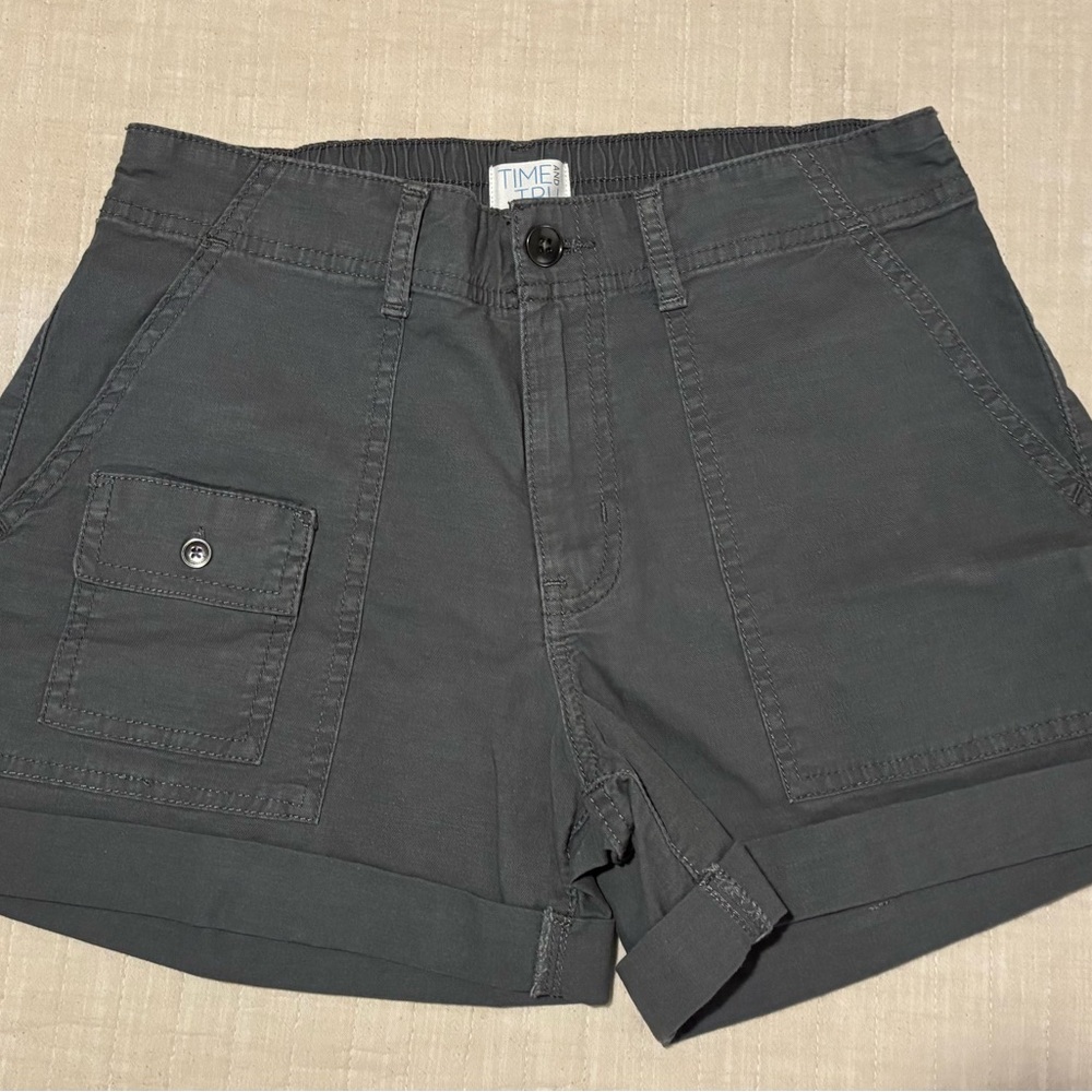 Time and Tru Gray Cargo Shorts with Relaxed Fit